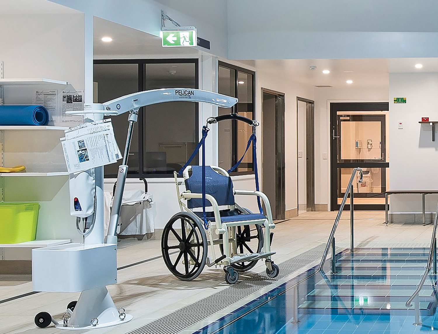 Pelican pool hoist